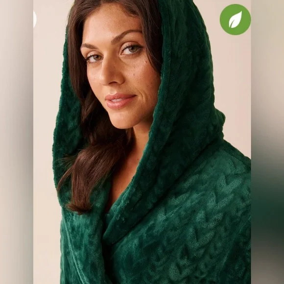 Luxurious Women's Robe - Picture 2 of 4